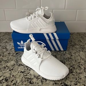 BRAND NEW W/tags- kids size US 1- gender neutral white adidas sneakers!